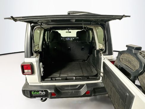 Used 2020 Jeep Wrangler Unlimited Sahara AWD/4WD image 29