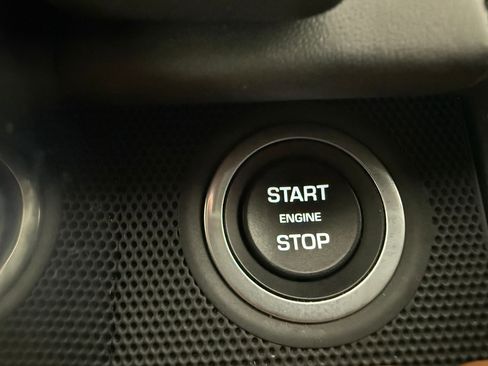 Used 2019 Land Rover Range Rover Sport SVR image 34