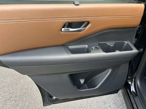 Used 2025 Nissan Pathfinder Platinum w/ Cargo Package FWD image 22