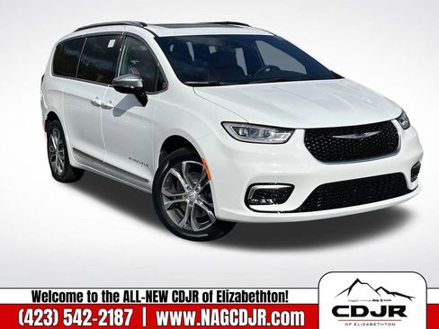 New 2026 Chrysler Pacifica Pinnacle image 1