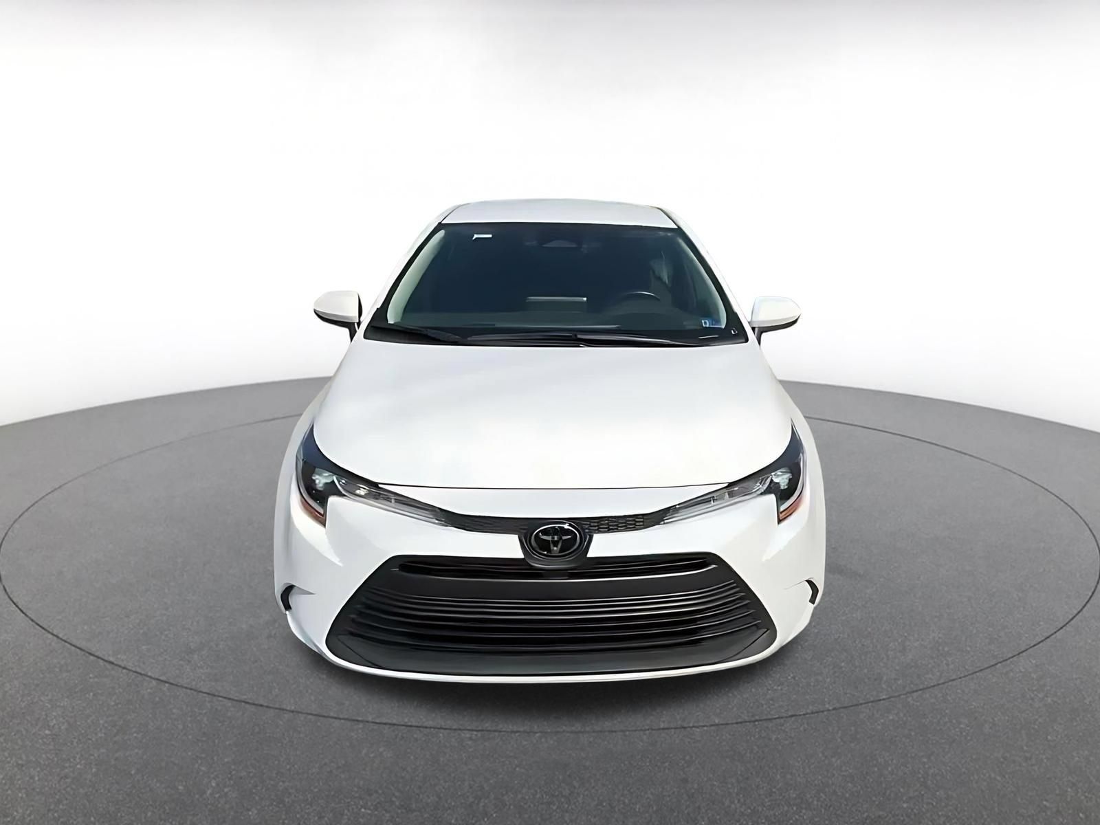 Used 2025 Toyota Corolla LE FWD image 4