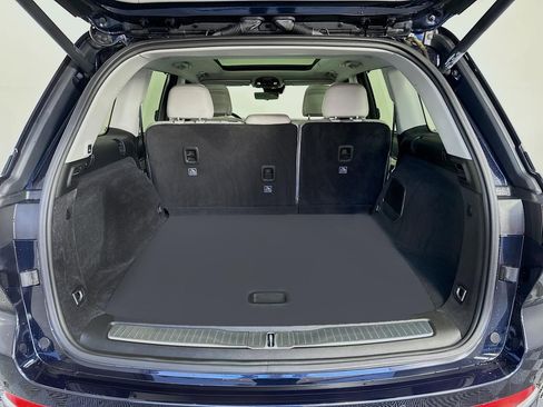 Used 2022 Jeep Grand Cherokee Overland w/ Advanced Protech Group III image 19