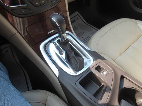 Used 2015 Buick Regal Premium w/ Experience Buick Package FWD image 21