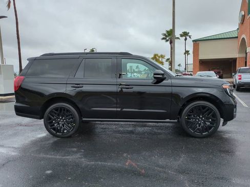New 2026 Ford Expedition Platinum image 4