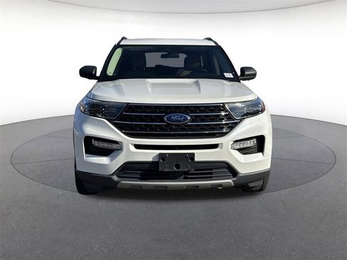 Used 2020 Ford Explorer XLT w/ Equipment Group 202A image 3