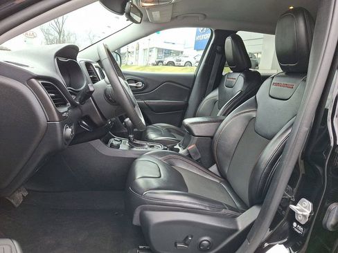 Used 2022 Jeep Cherokee Trailhawk image 14