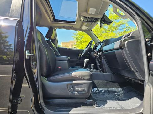 Used 2022 Toyota 4Runner TRD Off-Road Premium AWD/4WD image 11