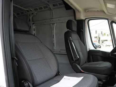 Used 2023 RAM ProMaster 2500 FWD image 30