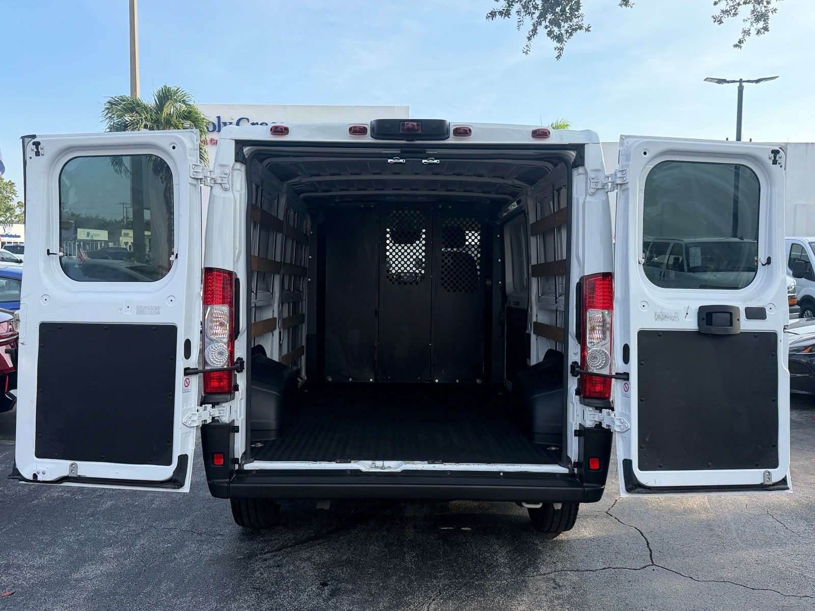 Used 2025 RAM ProMaster 2500 w/ U-Haul Equipment Group FWD image 15