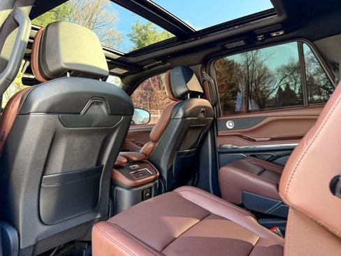 Used 2025 Lincoln Navigator L Reserve image 37