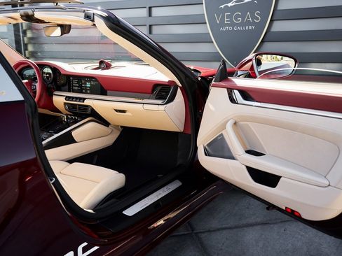 Used 2021 Porsche 911 Targa 4S image 21