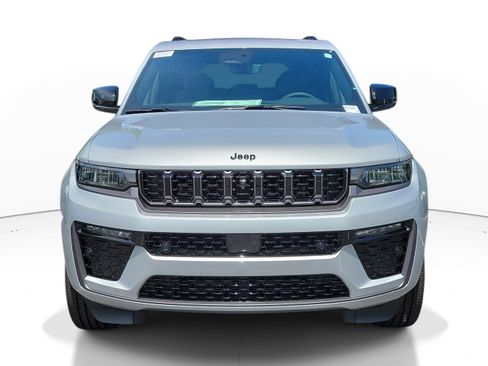 New 2026 Jeep Grand Cherokee Limited AWD/4WD image 2