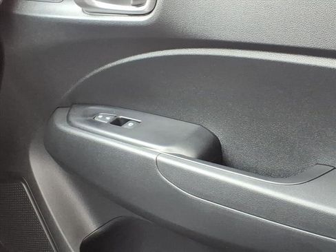 Used 2024 Hyundai Venue SEL image 17