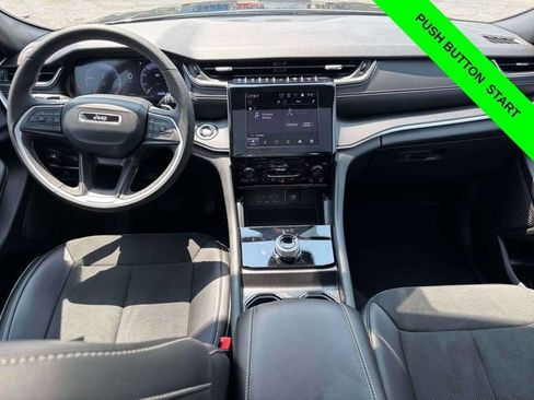 Used 2025 Jeep Grand Cherokee L Altitude AWD/4WD image 28