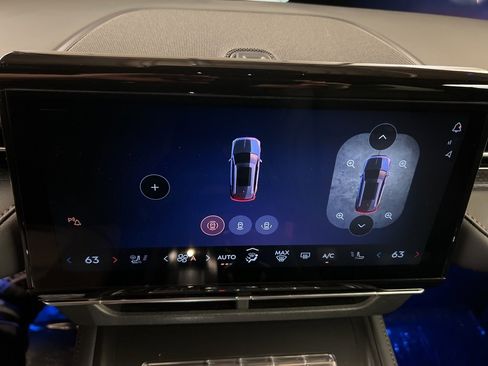 Used 2025 Lincoln Nautilus Premier w/ Equipment Group 102A image 13