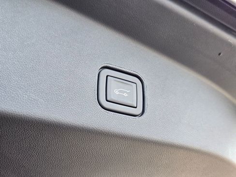 Certified 2025 Cadillac Lyriq Luxury image 33