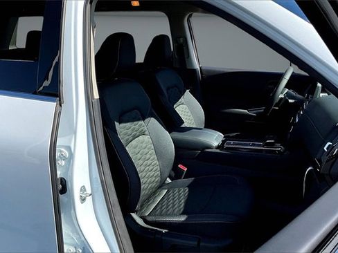 New 2025 Nissan Pathfinder SV image 9