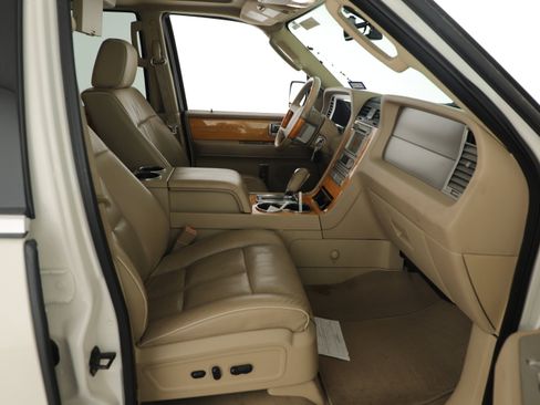 Used 2007 Lincoln Navigator 2WD image 9