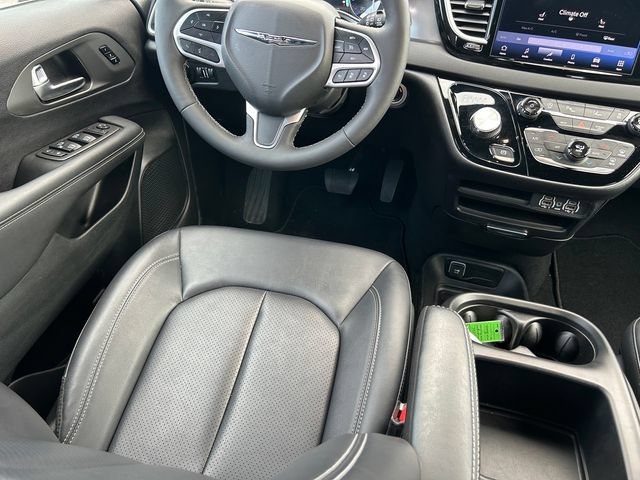 Used 2025 Chrysler Pacifica Select FWD image 48