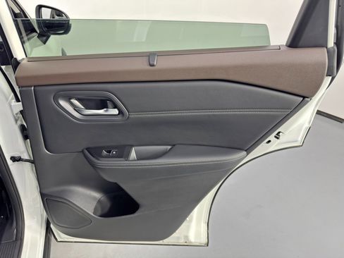 Used 2023 Nissan Rogue SL w/ SL Premium Package image 42