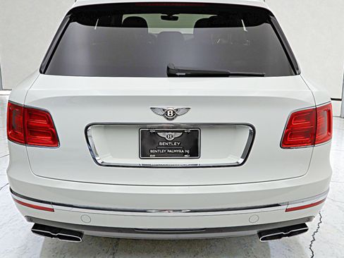 Used 2019 Bentley Bentayga image 21