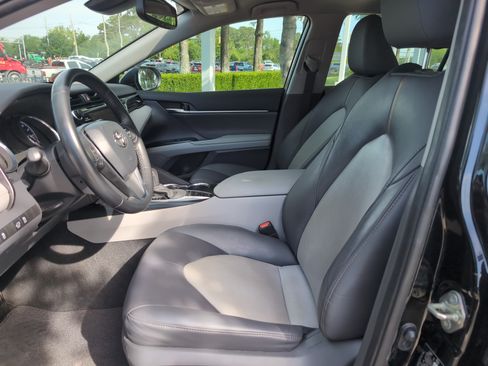 Certified 2020 Toyota Camry XLE FWD image 16