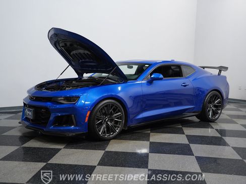 Used 2018 Chevrolet Camaro ZL1 RWD image 31