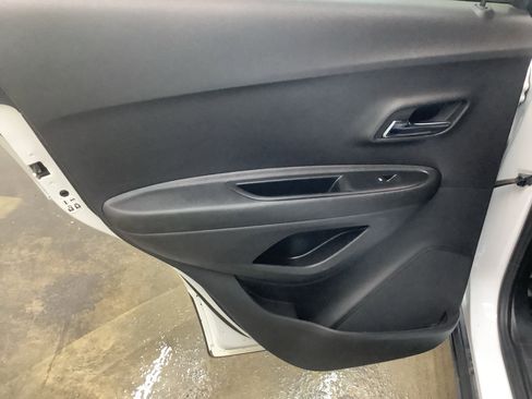 Used 2019 Chevrolet Trax LT w/ LT Convenience Package image 21