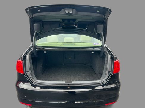 Used 2013 Volkswagen Jetta SE FWD image 14