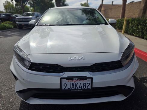 Used 2023 Kia Forte LX image 3
