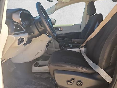 Used 2018 Chrysler Pacifica Touring Plus w/ Tire & Wheel Group image 16