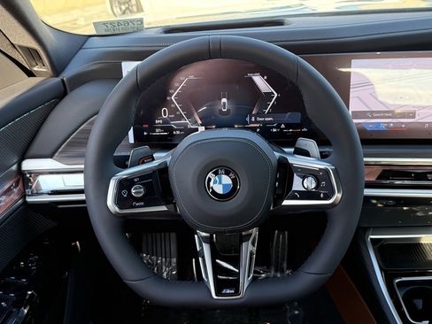 New 2025 BMW 760i xDrive w/ Premium Package image 22