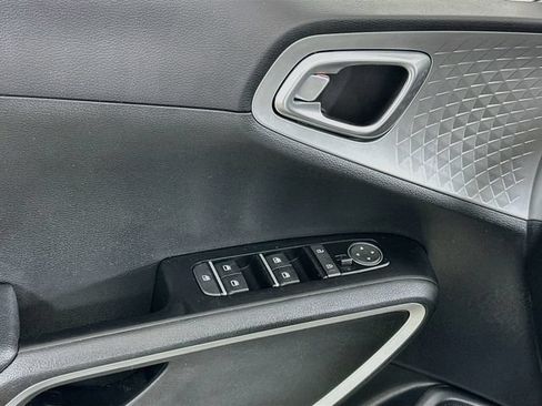 Used 2023 Kia Soul S FWD image 10