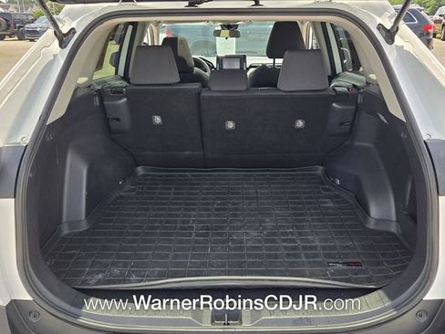 Used 2019 Toyota RAV4 XLE FWD image 14