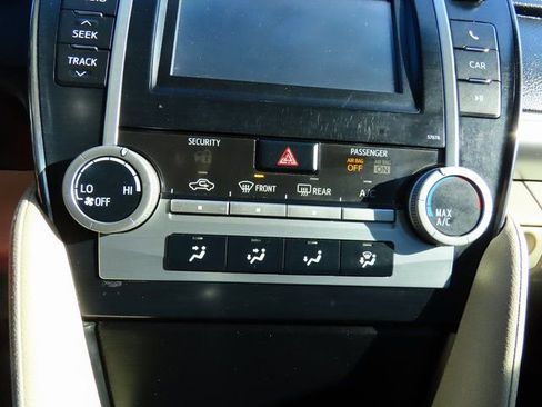 Used 2013 Toyota Camry LE image 23