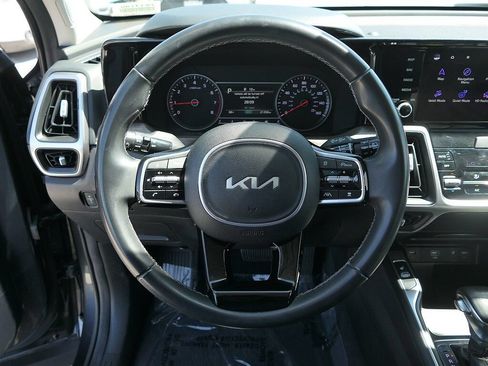 Used 2023 Kia Sorento EX w/ Panoramic Sunroof Package FWD image 18
