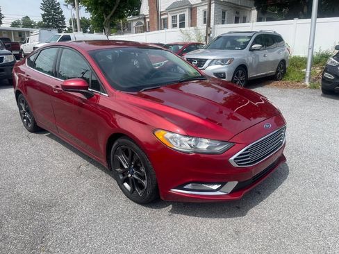 Used 2018 Ford Fusion SE w/ Equipment Group 201A FWD image 4
