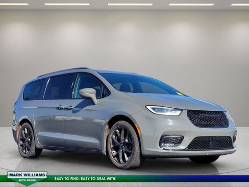 Used 2021 Chrysler Pacifica Touring w/ S Appearance Package FWD image 1
