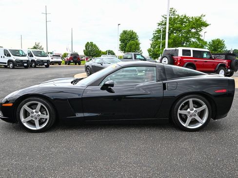 Used 2005 Chevrolet Corvette Coupe w/ Preferred Equipment Group RWD image 8