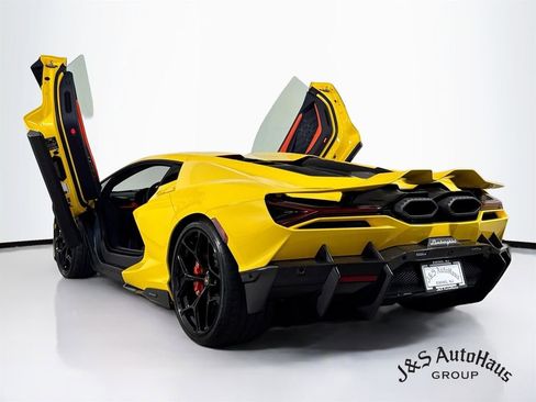 Used 2025 Lamborghini Revuelto AWD/4WD image 5