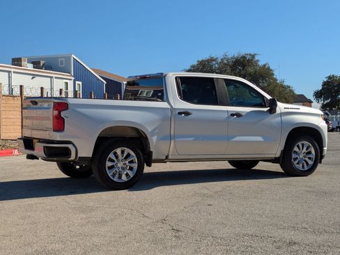 Used 2020 Chevrolet Silverado 1500 Custom w/ Custom Value Package image 4