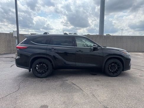 Used 2022 Toyota Highlander Limited AWD/4WD image 8