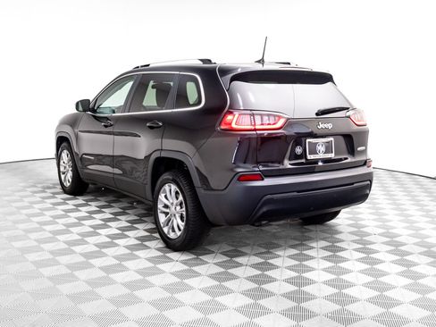 Used 2019 Jeep Cherokee Latitude w/ Cold Weather Group FWD image 3