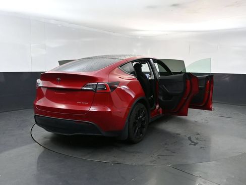 Used 2021 Tesla Model Y Long Range AWD/4WD image 27