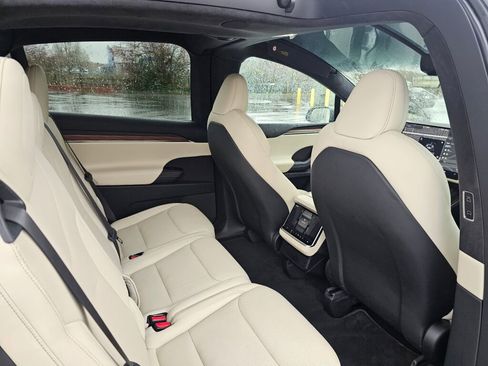 Used 2024 Tesla Model X Base image 14