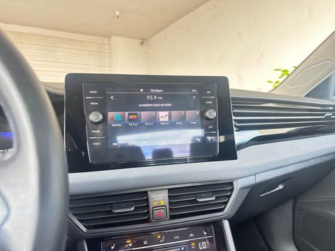 Used 2025 Volkswagen Jetta SE image 25