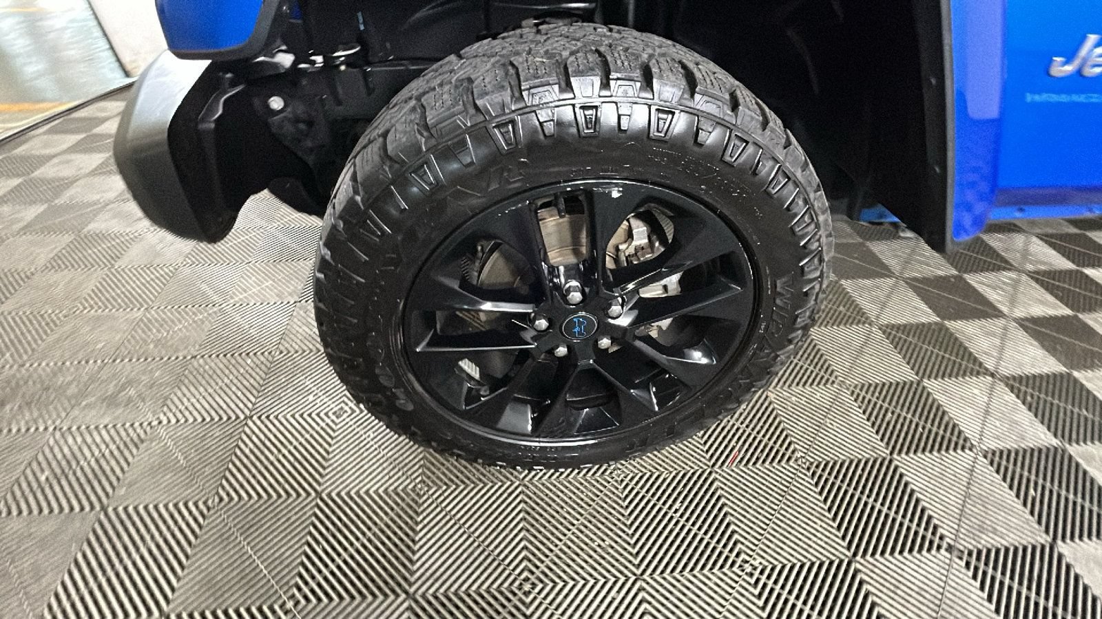 Used 2024 Jeep Wrangler Unlimited Sahara AWD/4WD image 10