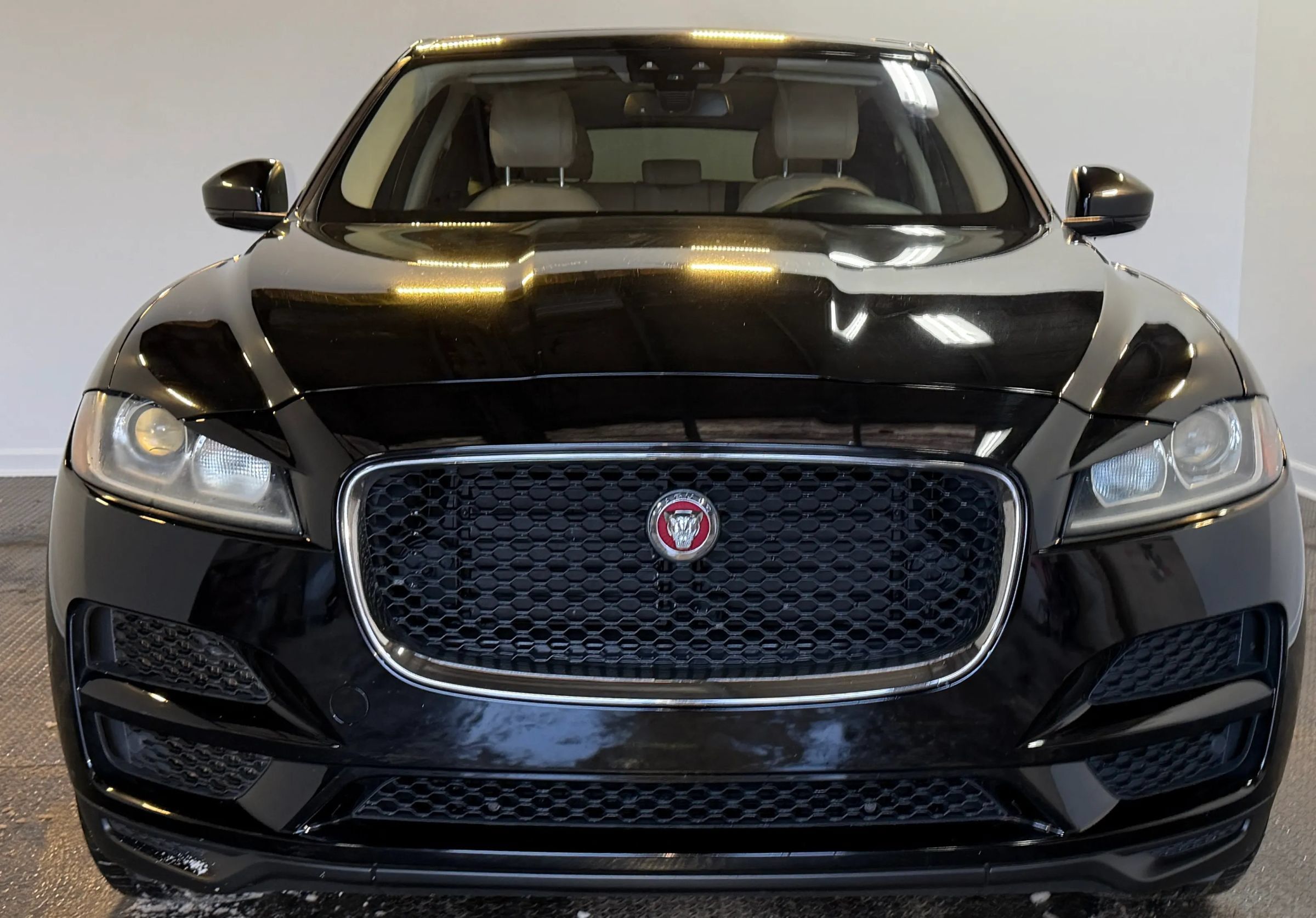 Used 2018 Jaguar F-PACE Premium AWD/4WD image 3