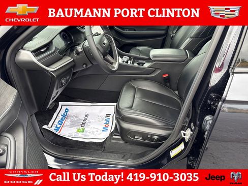 Used 2024 Jeep Grand Cherokee Limited w/ Luxury Tech Group II AWD/4WD image 9