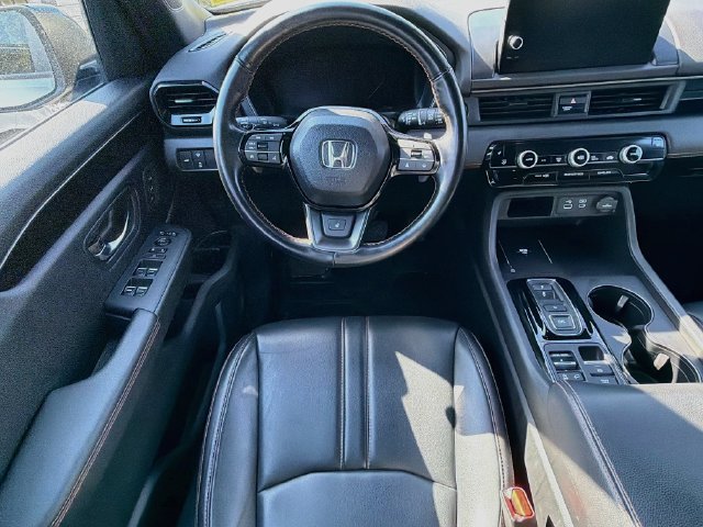 Used 2023 Honda Pilot TrailSport image 18